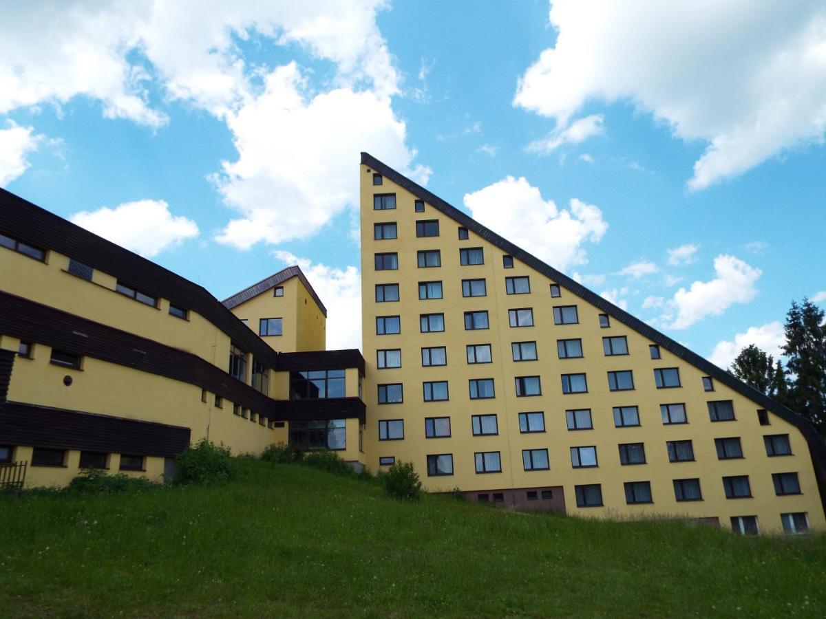 Horsky Hotel Jelenovska S Bazenem V Cene Valasske Klobouky Ngoại thất bức ảnh