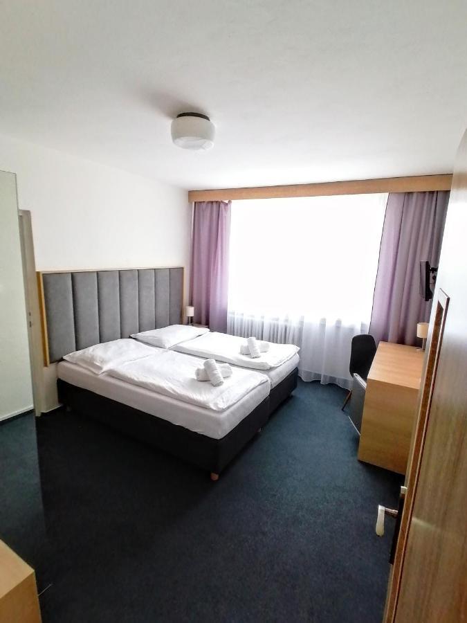 Horsky Hotel Jelenovska S Bazenem V Cene Valasske Klobouky Ngoại thất bức ảnh