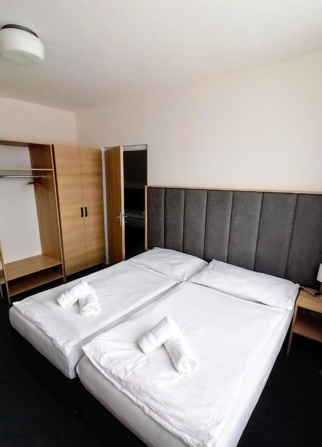 Horsky Hotel Jelenovska S Bazenem V Cene Valasske Klobouky Ngoại thất bức ảnh