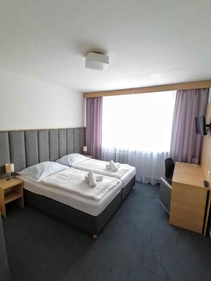 Horsky Hotel Jelenovska S Bazenem V Cene Valasske Klobouky Ngoại thất bức ảnh