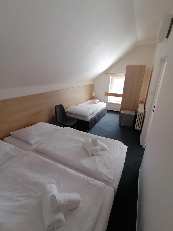 Horsky Hotel Jelenovska S Bazenem V Cene Valasske Klobouky Ngoại thất bức ảnh