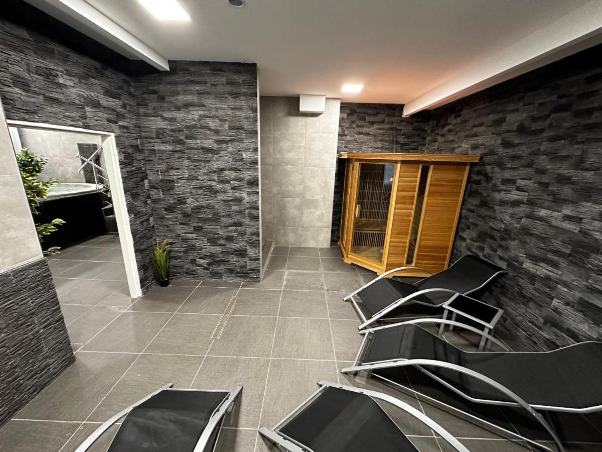 Horsky Hotel Jelenovska S Bazenem V Cene Valasske Klobouky Ngoại thất bức ảnh