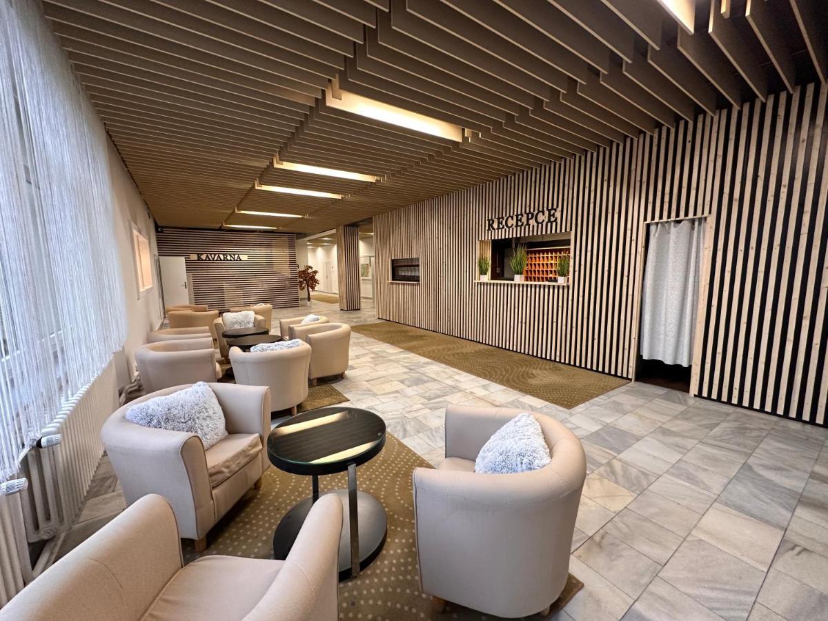 Horsky Hotel Jelenovska S Bazenem V Cene Valasske Klobouky Ngoại thất bức ảnh