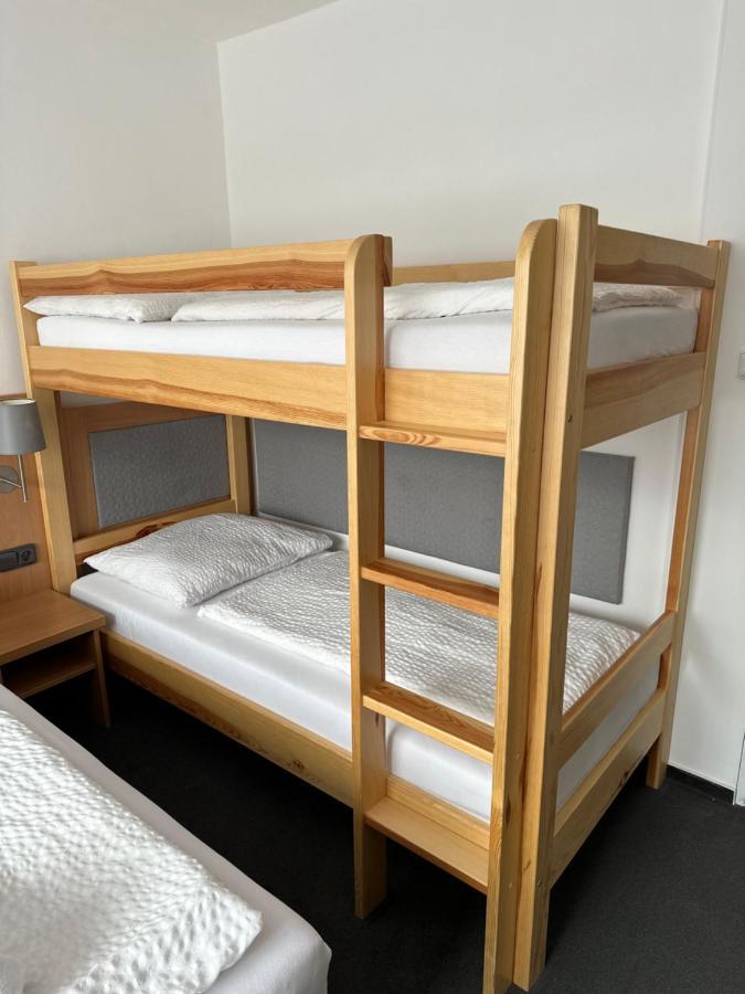 Horsky Hotel Jelenovska S Bazenem V Cene Valasske Klobouky Ngoại thất bức ảnh