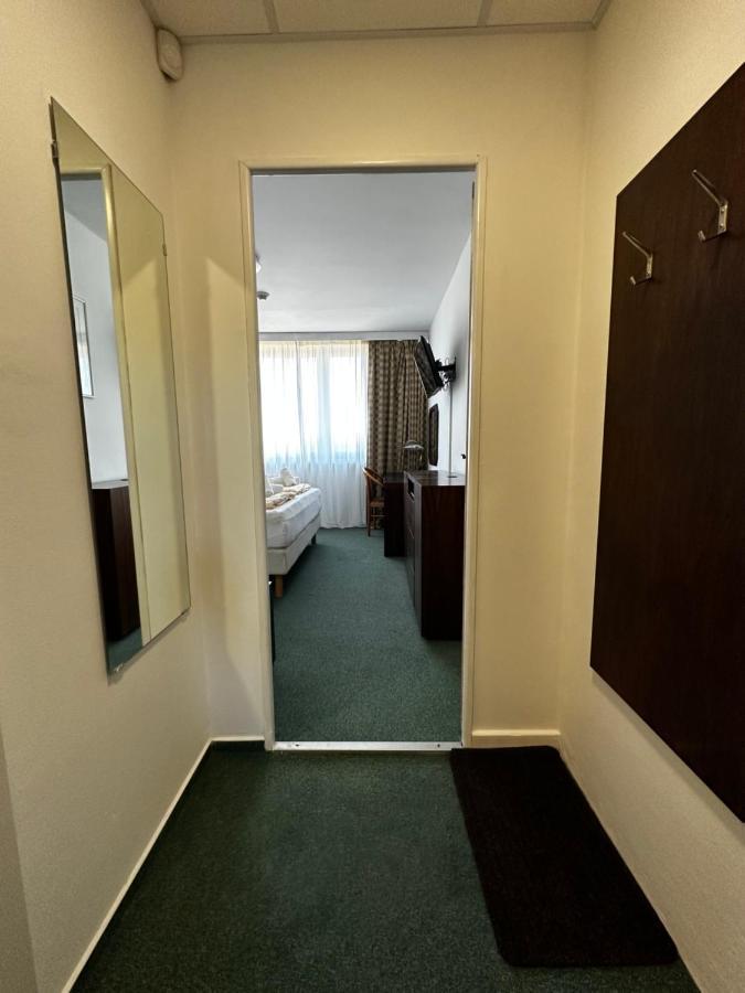 Horsky Hotel Jelenovska S Bazenem V Cene Valasske Klobouky Ngoại thất bức ảnh