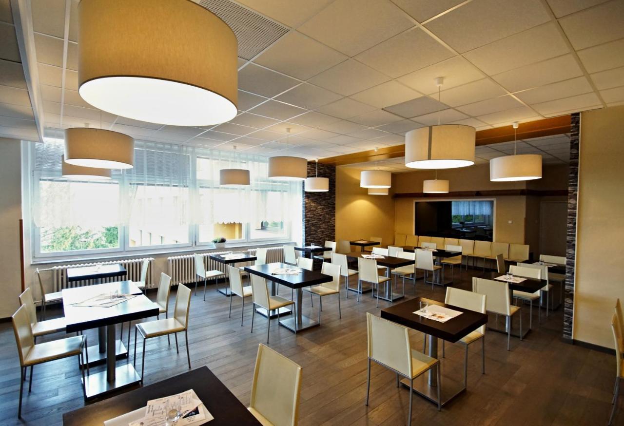 Horsky Hotel Jelenovska S Bazenem V Cene Valasske Klobouky Ngoại thất bức ảnh