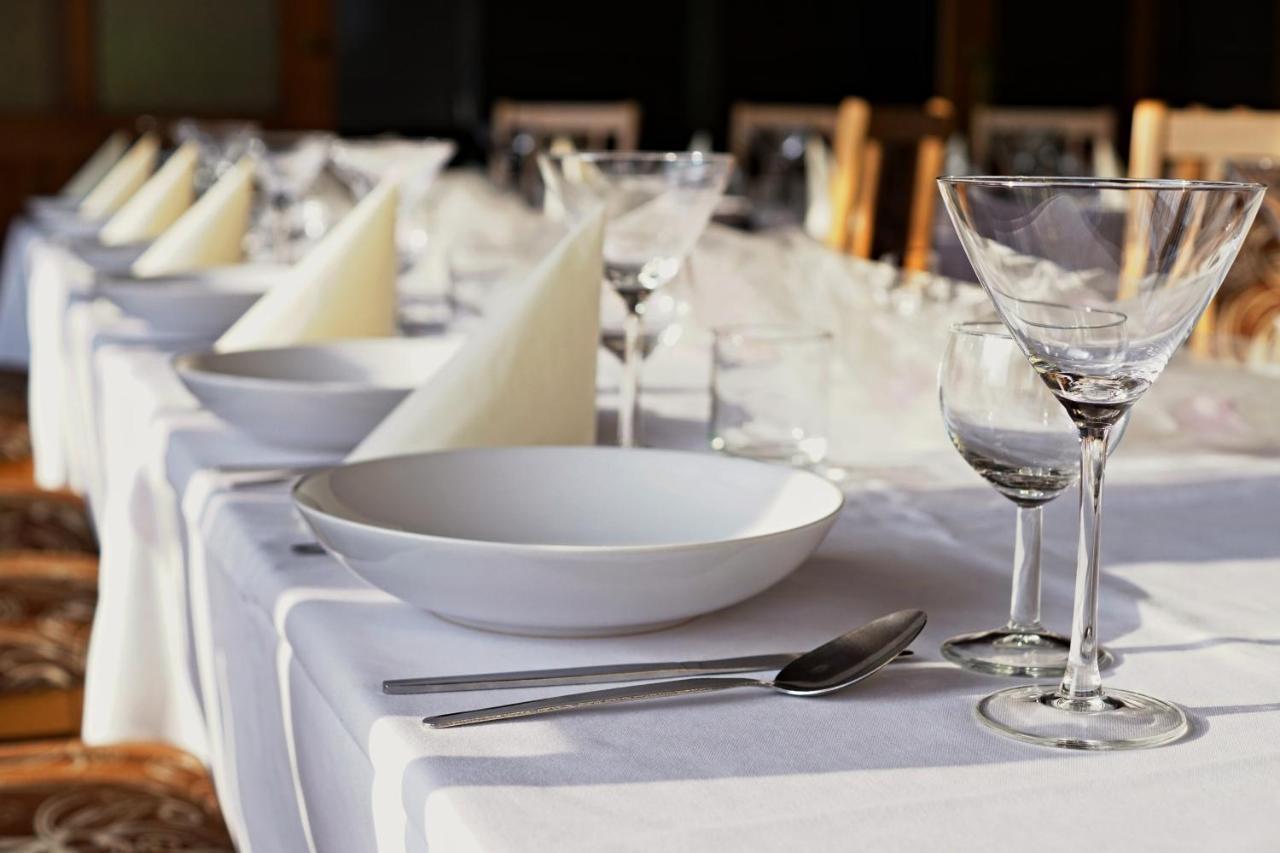 Horsky Hotel Jelenovska S Bazenem V Cene Valasske Klobouky Ngoại thất bức ảnh