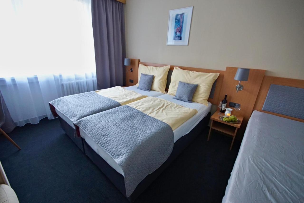 Horsky Hotel Jelenovska S Bazenem V Cene Valasske Klobouky Ngoại thất bức ảnh