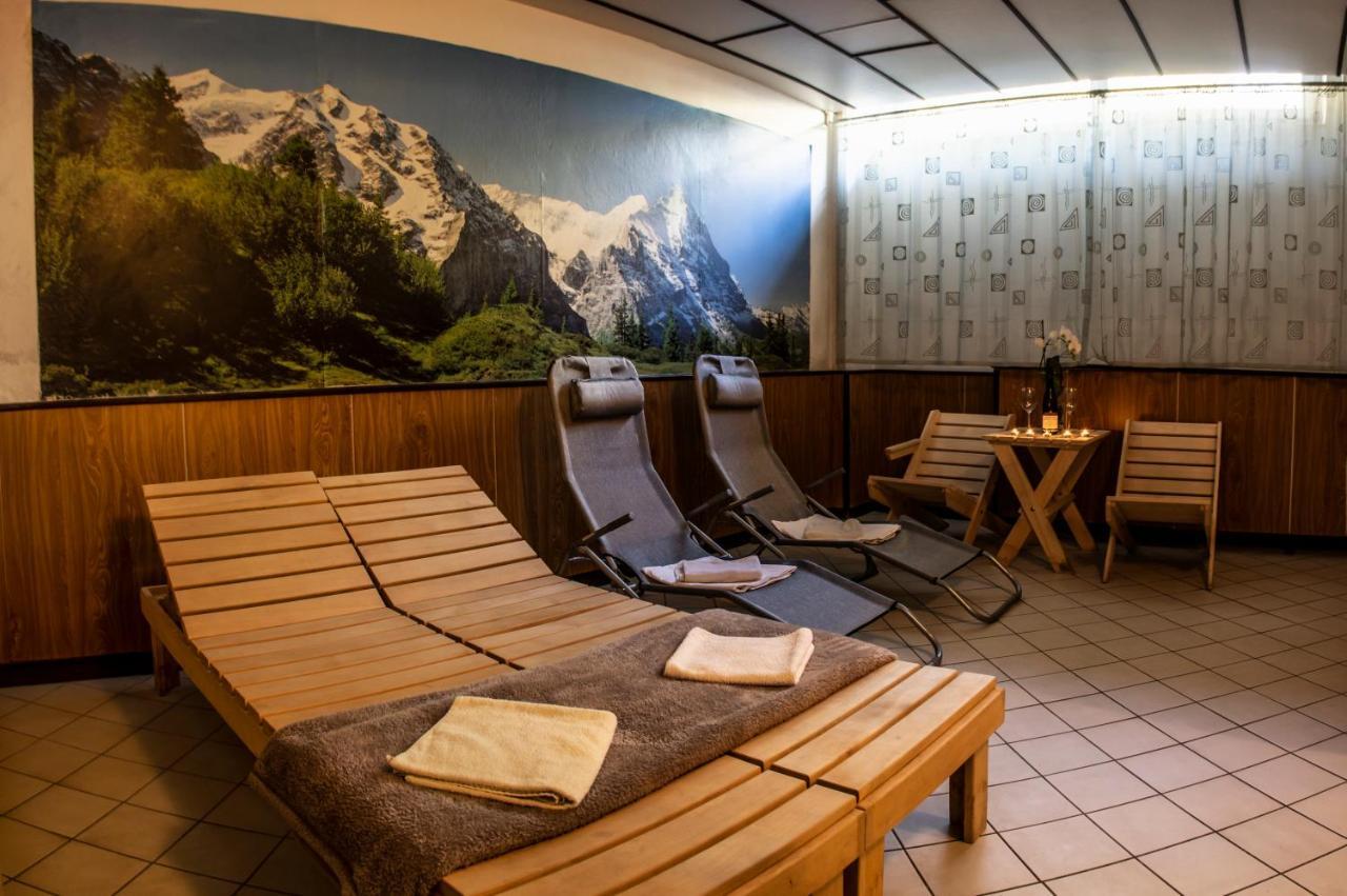 Horsky Hotel Jelenovska S Bazenem V Cene Valasske Klobouky Ngoại thất bức ảnh