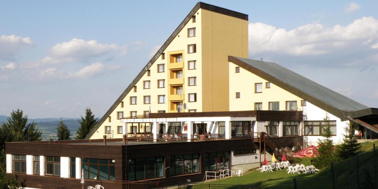 Horsky Hotel Jelenovska S Bazenem V Cene Valasske Klobouky Ngoại thất bức ảnh